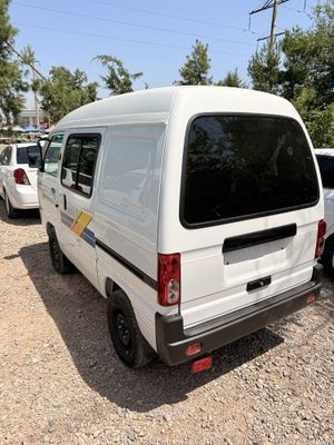 Xar xil shevrolet GM moshinalari bor