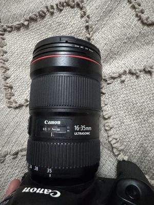 Canon zoom lens EF 16-35mm 1:2.8 L III USM