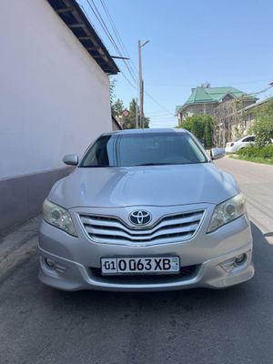 tayota camry ideal holatta qarap haydalgan