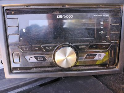 Продаю автомагнитолу KENWOOD.