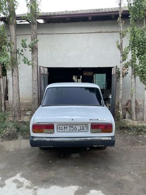 ваз 2107 . . .