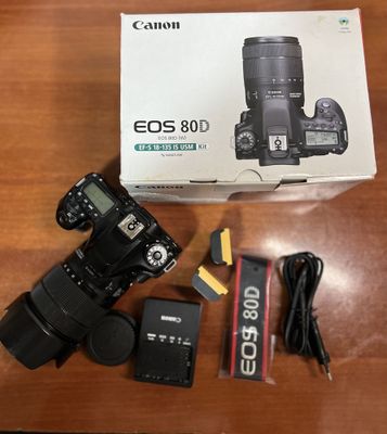 Canon 80 D sotiladi Bir qo'l ishlatilgan holati a'lo