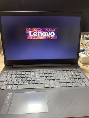 Соочно продаю ноутбук Lenovo i3-10 поколения