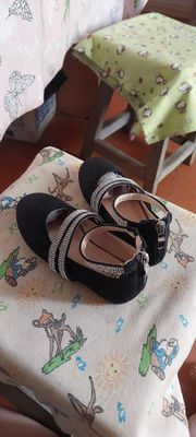 Продам детские туфельки