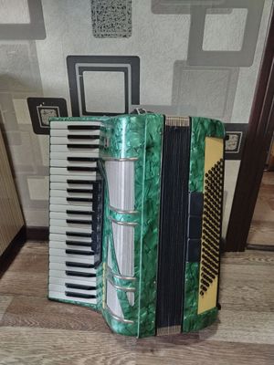 Продается аккордеон "восход"