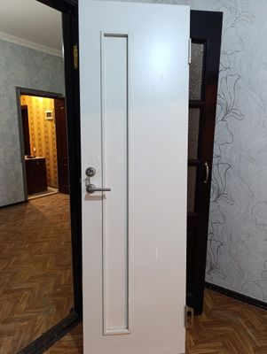Продаю дверь новая с замком