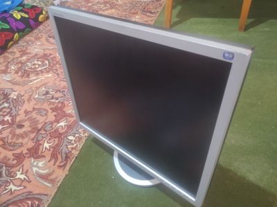 Monitor 2ta. 19lik 1280x1024