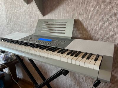 Синтезатор Casio WK-225 (USA), подставка в подарок