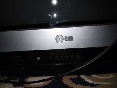 Lg televizor flatron 72 talik