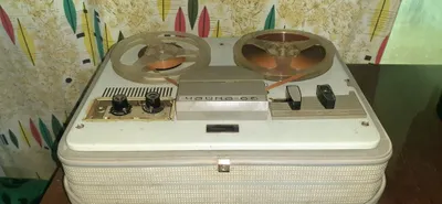 Магнитофон чайка66 ламповый рабочий с кассетами