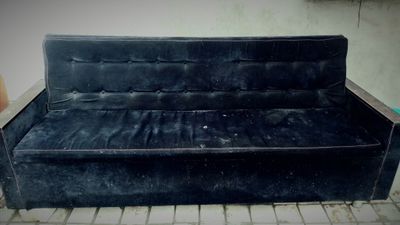 Divan va solar sotiladi