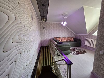 Zudlik bilan frunze massifda 6 xonali kvartira sotiladi