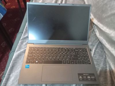Acer noutbuk sotiladi