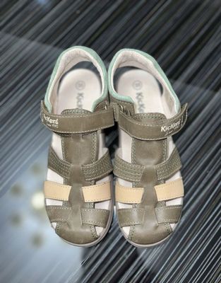 Сандали кожные для мальчиков Kickers( Франция)35