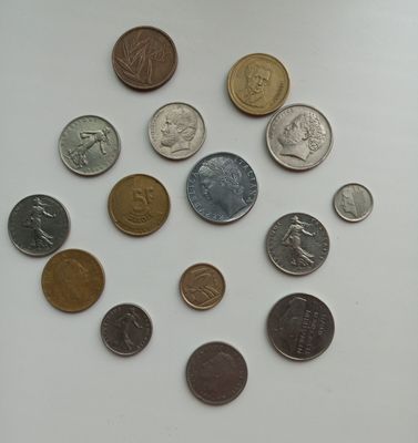 Продам разные монеты.