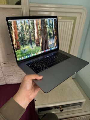 Mac book pro 15.5 i9