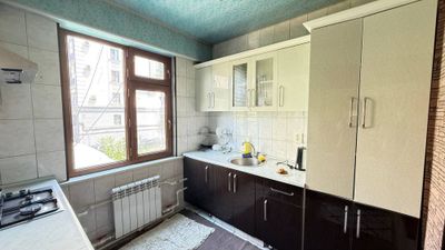 Сдается 3 комнатная квартира рядом на Алайский!