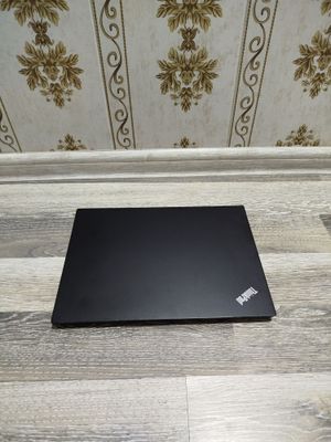 Lenovo thinkpad i5-10210U(10-avlod,pakaleniya)8/256gb Ekran: 14 Full H