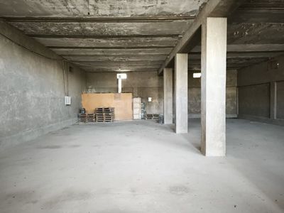 Продажа! База складское помещение 34 сотки, 1200 КВ м в Янгийуле.
