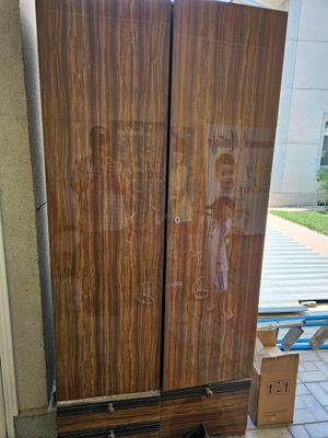 Шкаф платяной,Прибалтика высота 2 м. б/у