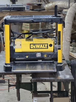Resmus Dewalt...220 v