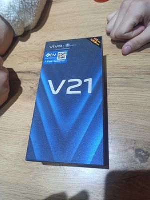 Телефон Vivo v21