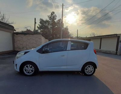 Автомобиль Chevrolet Spark