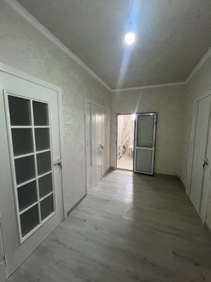Uy sotiladi zamonaviy tamirdan chiqarilgan 3 honali 1 qavatda
