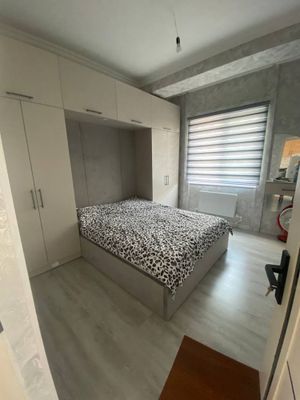 Yunusobod tumani Minor metroni oldida kavrtira studentlaga