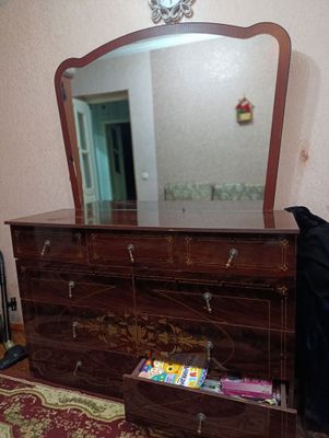 Трюмо с двумя тумбочками
