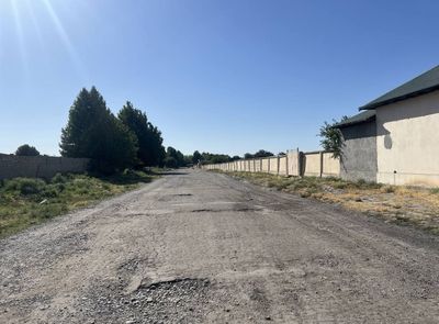 Zavod yer maydoni ( bo'sh , bir xonali binosi bor)