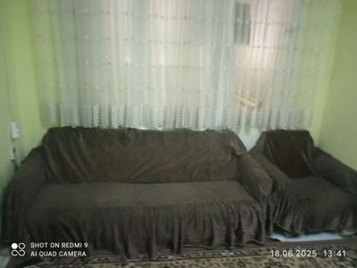 divan 2ta kreslosi bilan sotiladi holati yaxshi