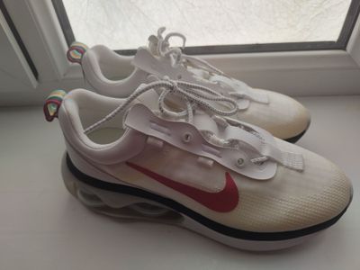 Кроссовки женские Nike AirMax цена договорная