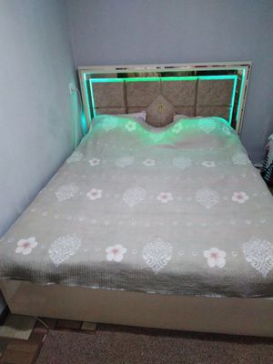 Продаётся срочно! Кровать, 2 тумбочки, Трюмо, Шкаф, Пуфик в подарок