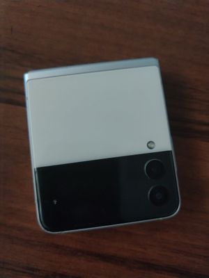 Samsung galaxy Z Flip3 5g