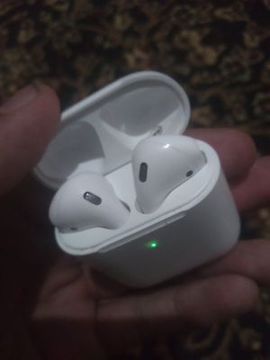 Air pods sotiladi. Naushnik