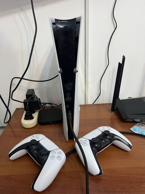 Playstation 5 Slim с двумя оригинальными джостиками