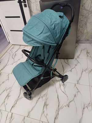 Продаётся фирменный коляска chicco Trolleyme