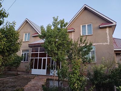 Vobkent markazidan 2 etajlik uy sotiladi