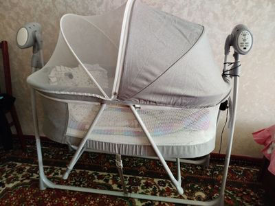 Продаётся кроватка для новорожденных, с функцией кочания.