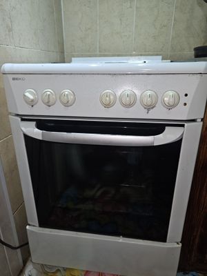 Продам газовую плиту Beko