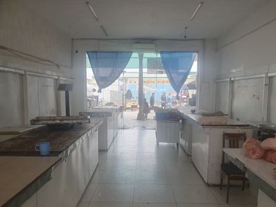 Дехкон бозори худудидан магазин сотилади