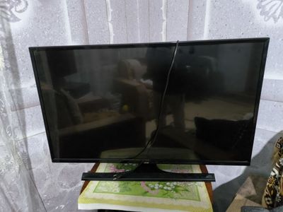 Продается Телевизор Artel 43" /9100