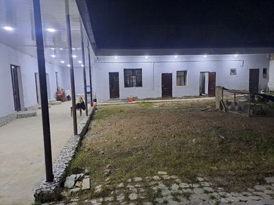 Учкахрамон Ховли