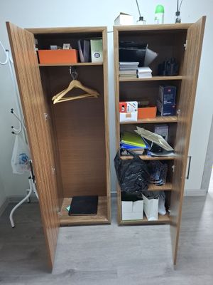 Продаются 2 шкафа и письменный стол