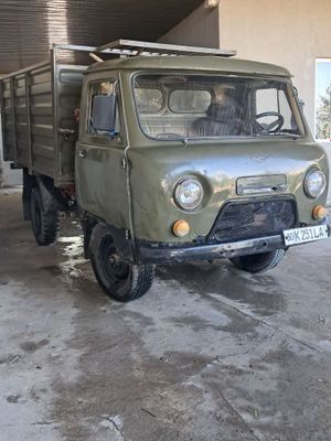UAZ bartavoy yuk avtomobili
