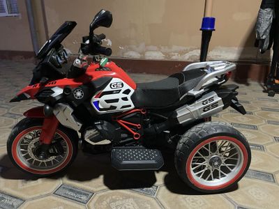 O'zi yuradigan motosikl 50-55 kg gacha bolalaga buladi zaryadkali