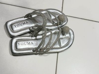 Ayollar uchun oyoq kiyim