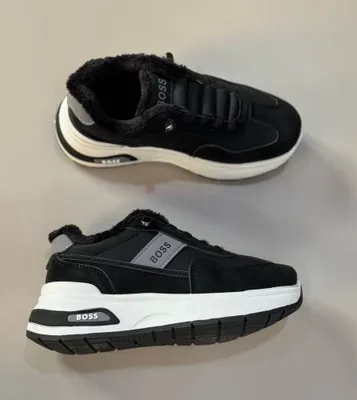 Ichi mexli BOSS krossovkalari