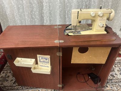 Швейная машина Чайка-142М